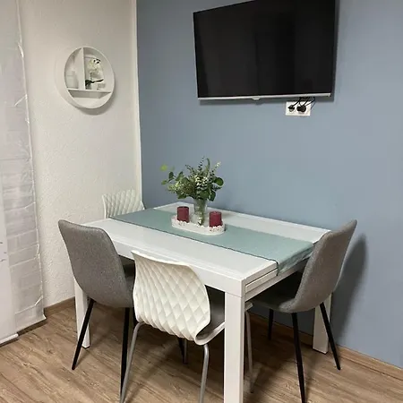Apartment #4 Modern & Comfortable