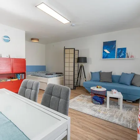 #4 Modern & Comfortable Apartment